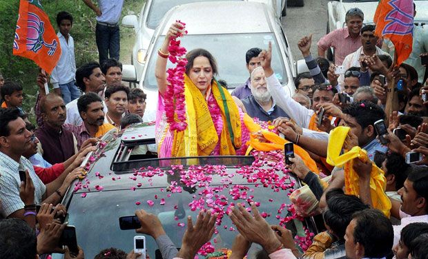 Hema Malini Throws Tantrums